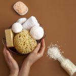 كل ما تريدين معرفته عن صنع مقشرات الملح لبشرة أفضل كل ما تريدين معرفته عن صنع مقشرات الملح لبشرة أفضل